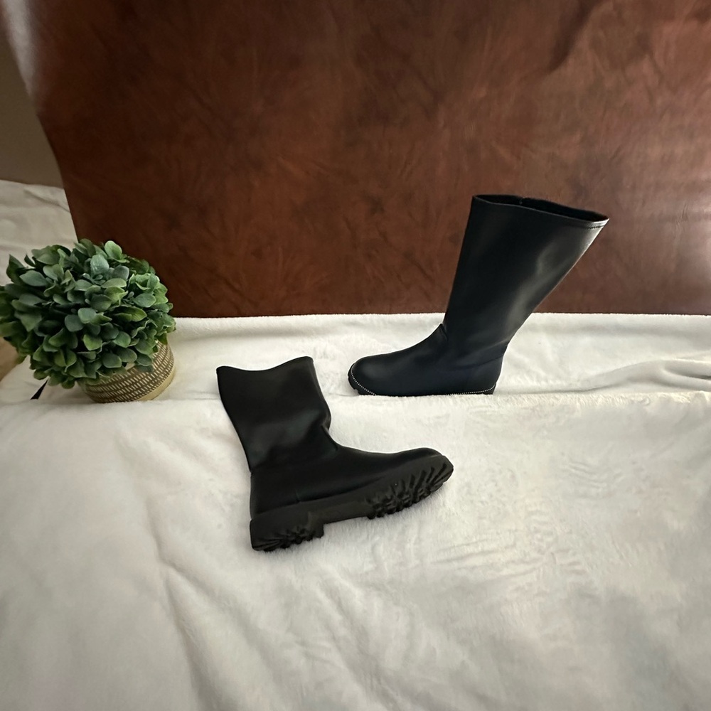 Item100—Kohl's Black Girls Winter Boots (size5)